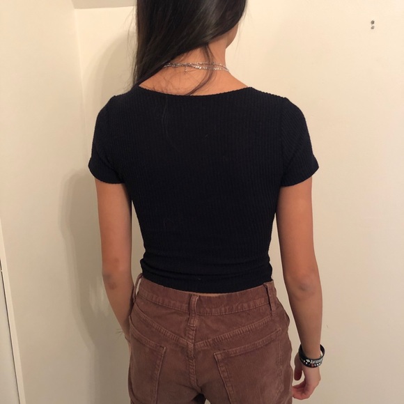 HOLLISTER black cropped t shirt top - Picture 3 of 5